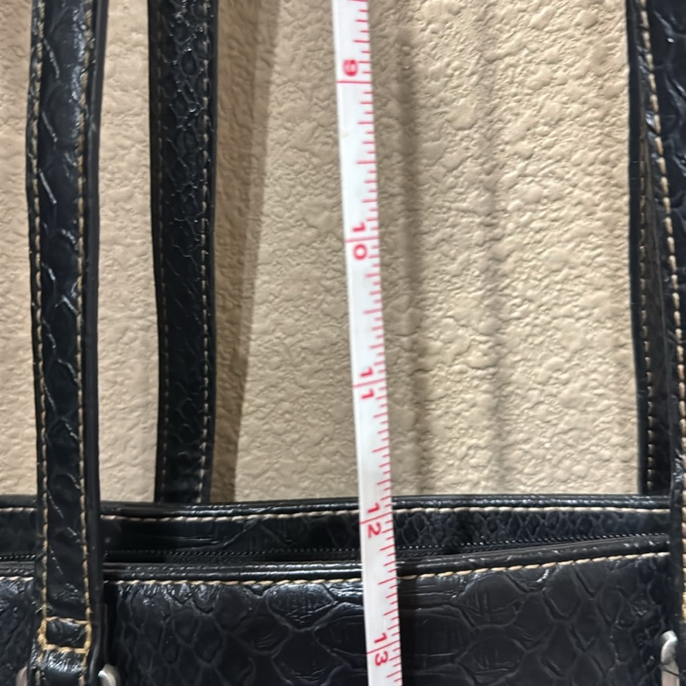 Donating 💛Liz Claiborne black crocdile hand bag - Picture 13 of 14